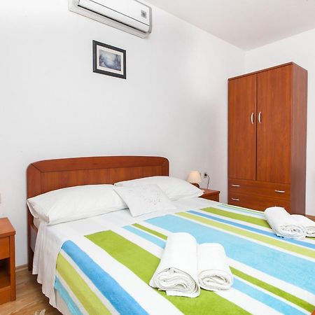 Apartments Ana 로푸드 객실 사진