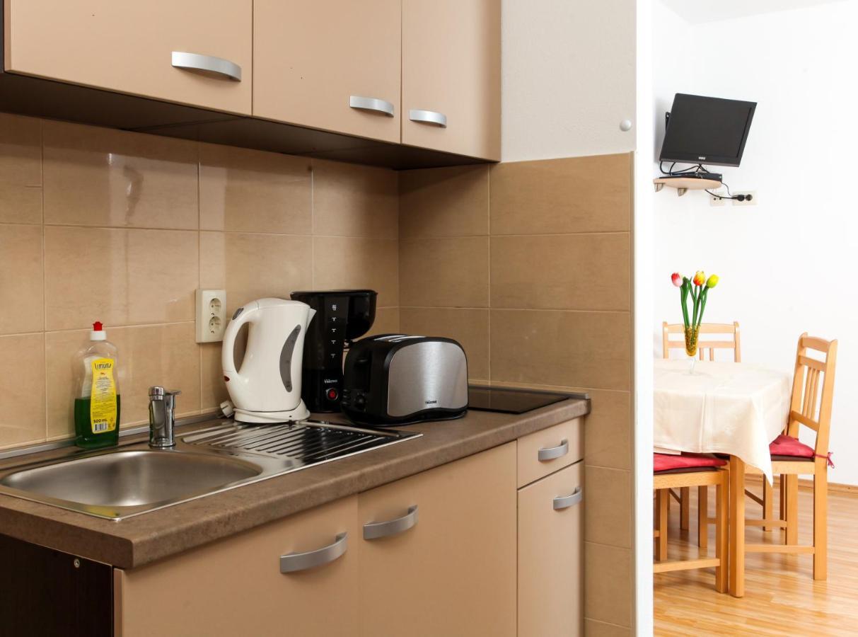 Apartments Ana 로푸드 외부 사진