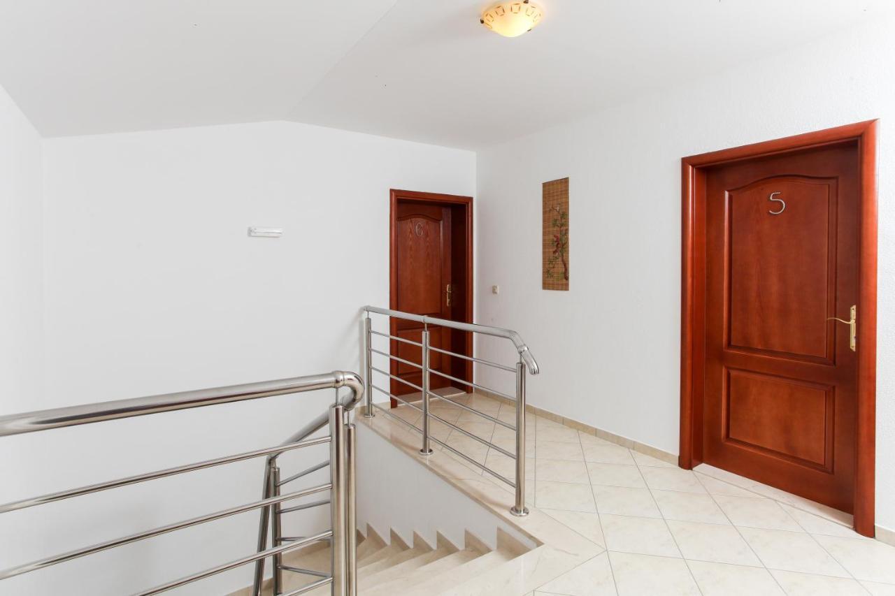 Apartments Ana 로푸드 외부 사진