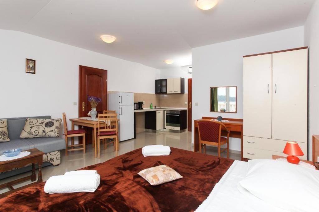 Apartments Ana 로푸드 외부 사진