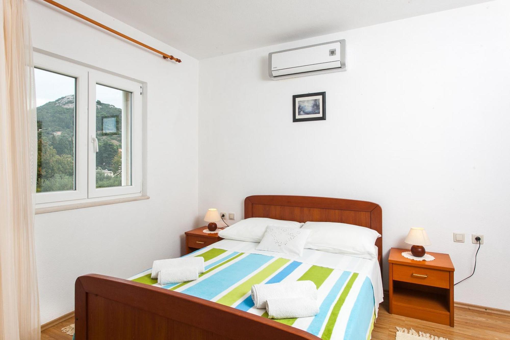 Apartments Ana 로푸드 객실 사진