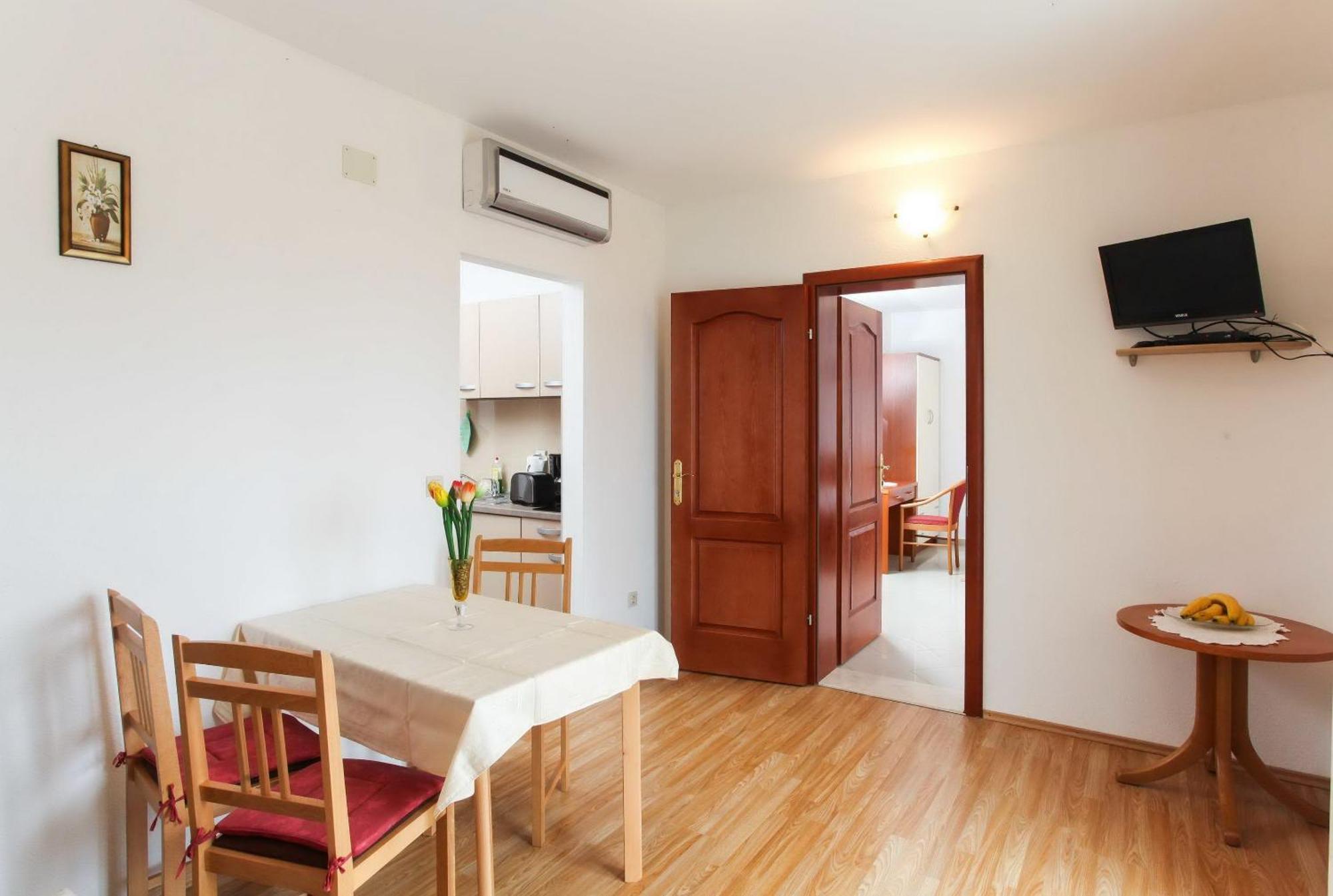 Apartments Ana 로푸드 객실 사진