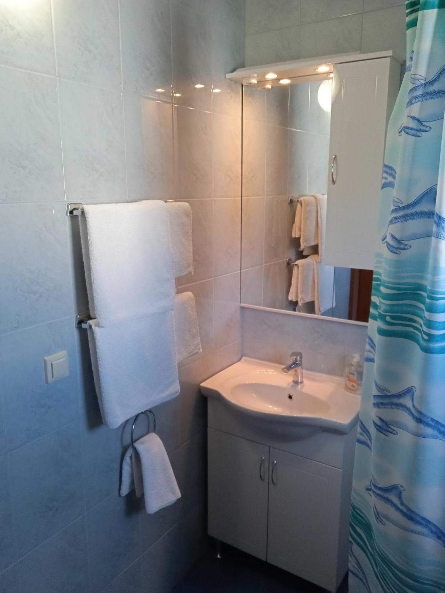 Apartments Ana 로푸드 객실 사진