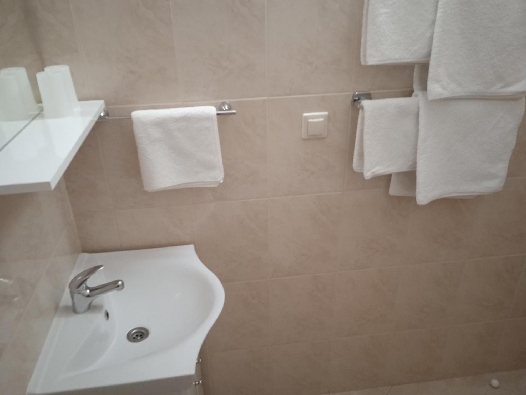 Apartments Ana 로푸드 객실 사진