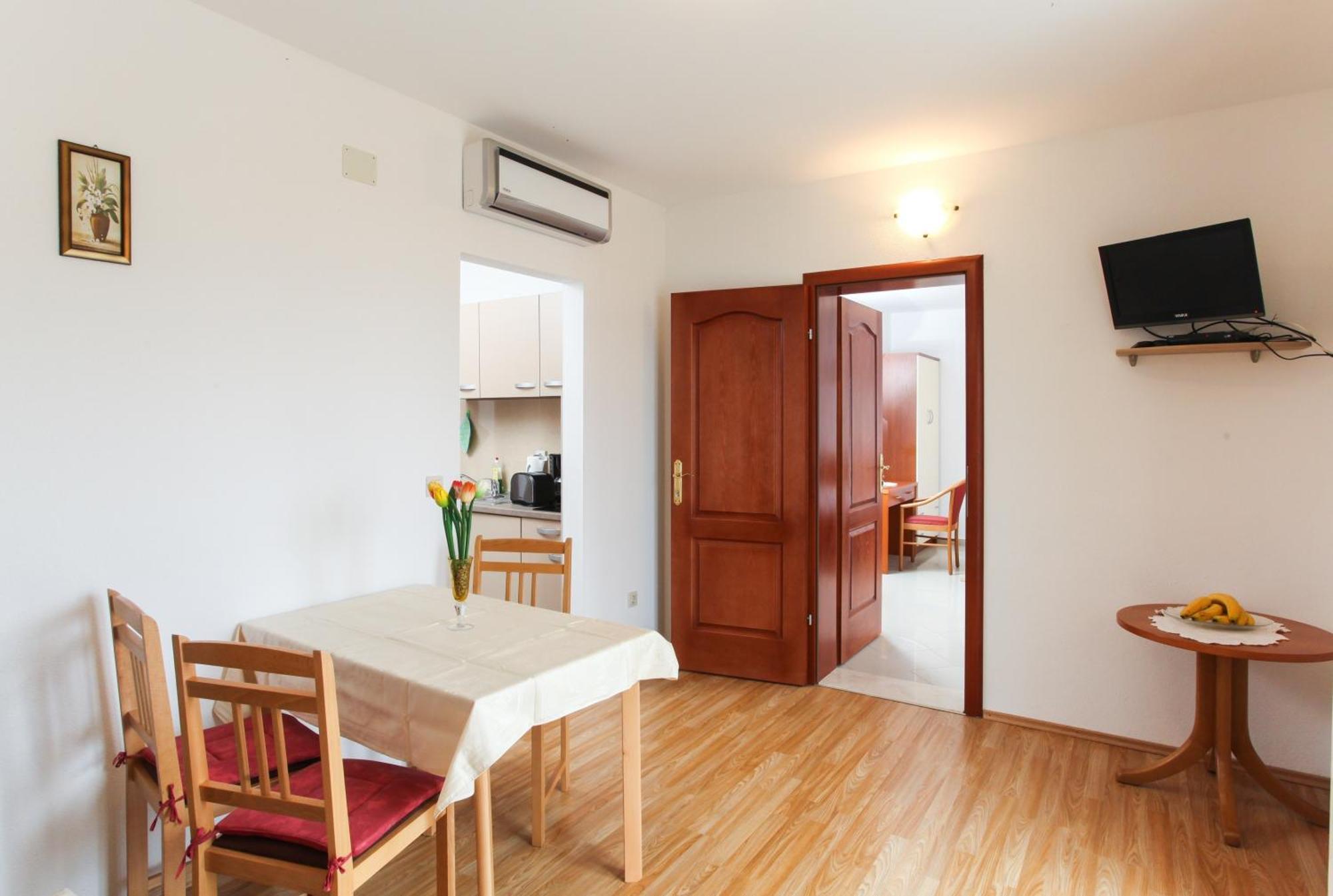 Apartments Ana 로푸드 객실 사진