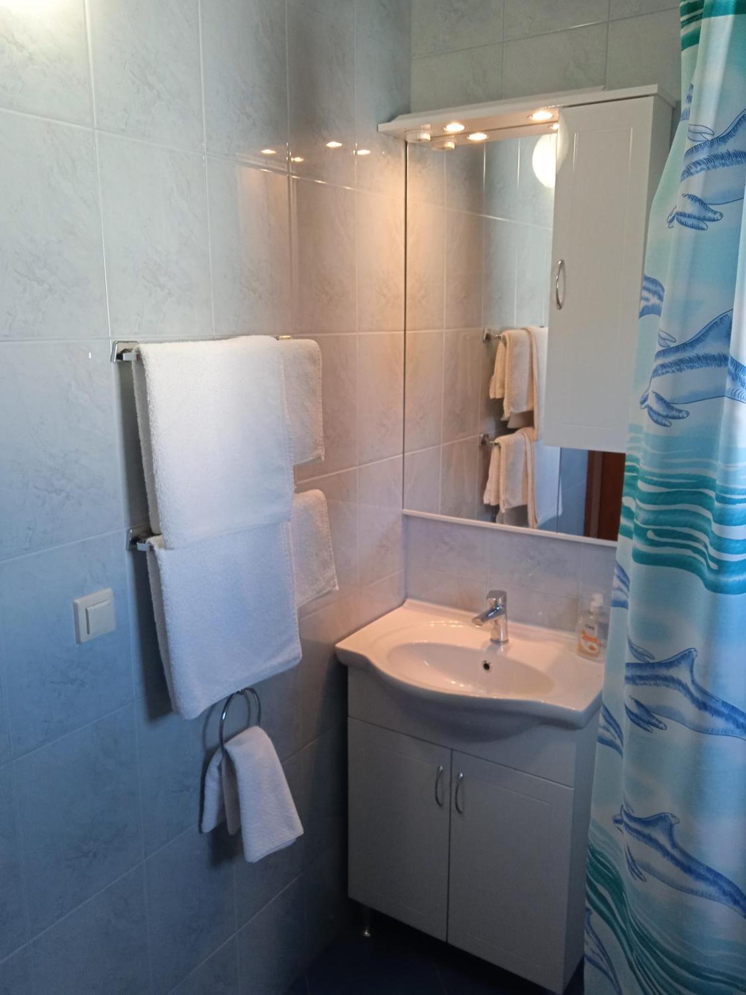Apartments Ana 로푸드 객실 사진