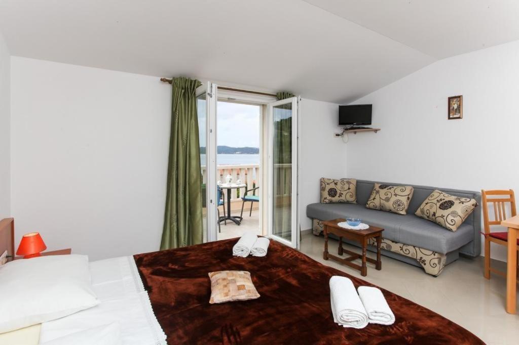 Apartments Ana 로푸드 객실 사진