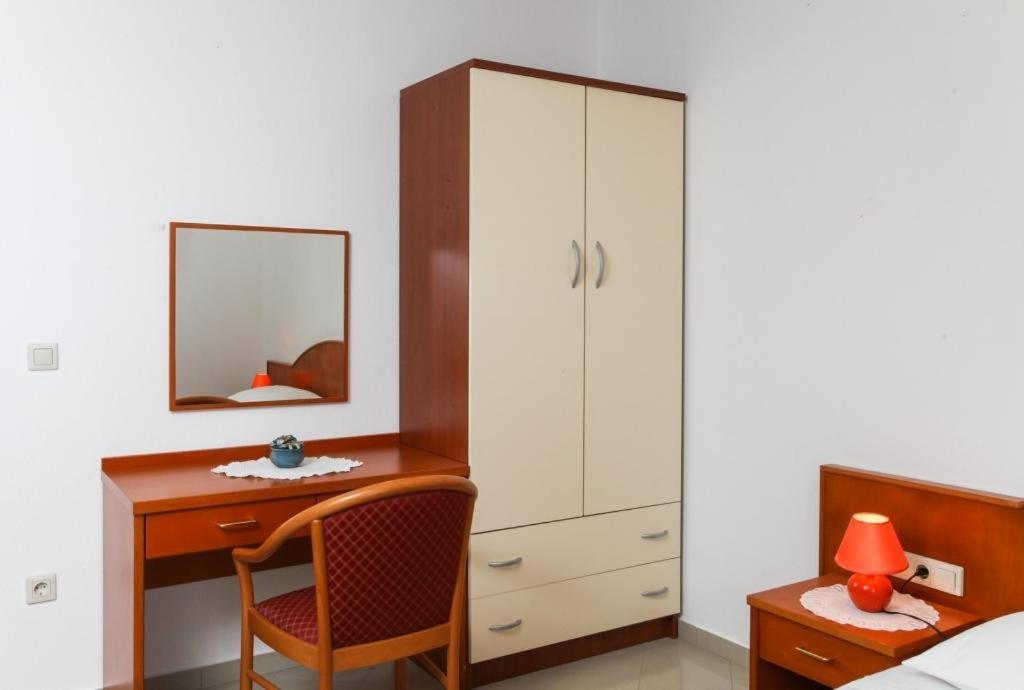 Apartments Ana 로푸드 객실 사진