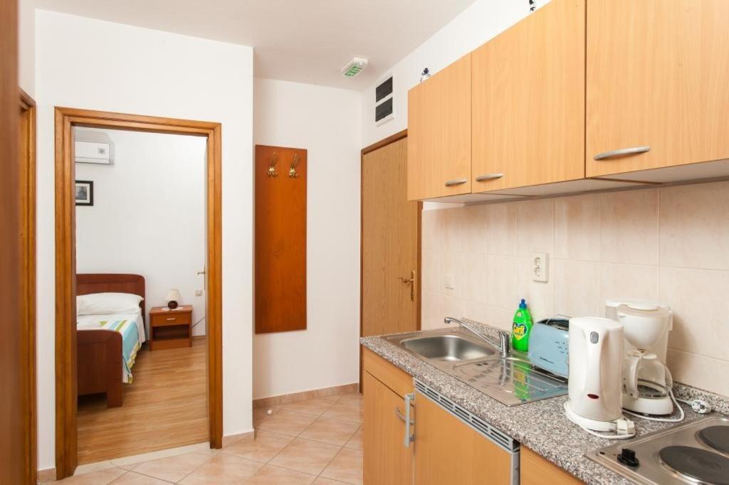 Apartments Ana 로푸드 객실 사진