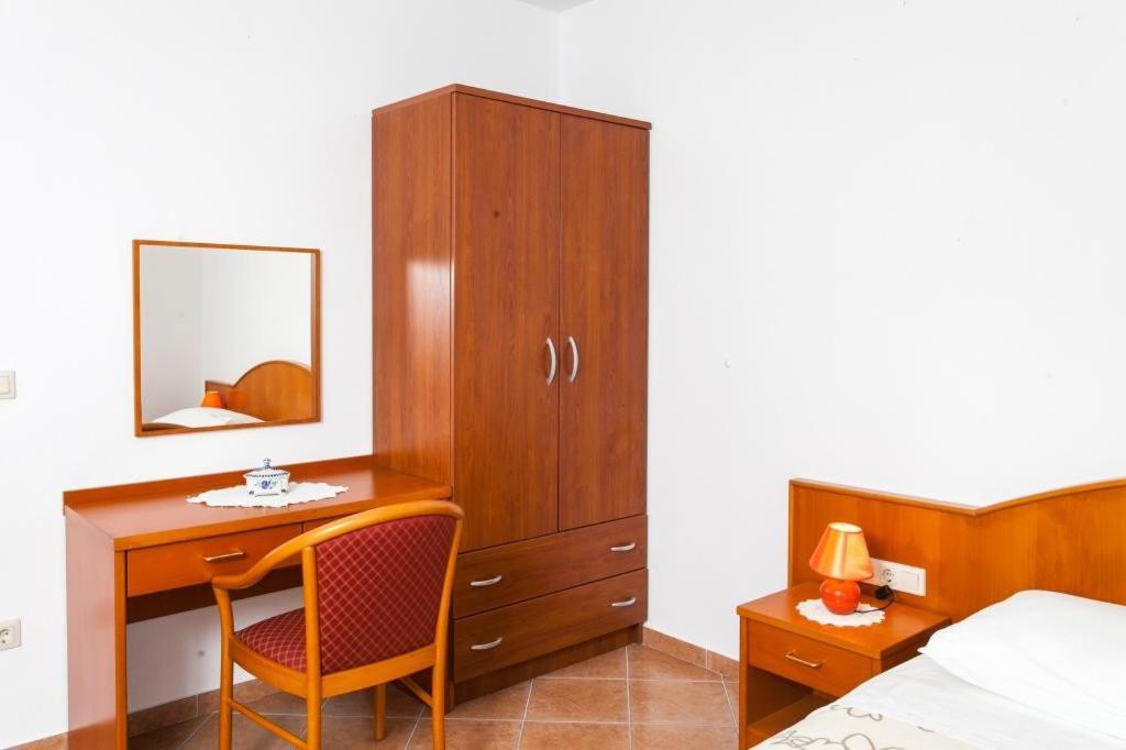 Apartments Ana 로푸드 객실 사진
